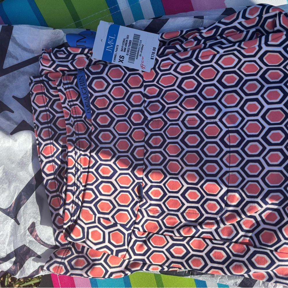 J. McLaughlin XS Hexagon print pants in coral/navy/white. Jersey material.